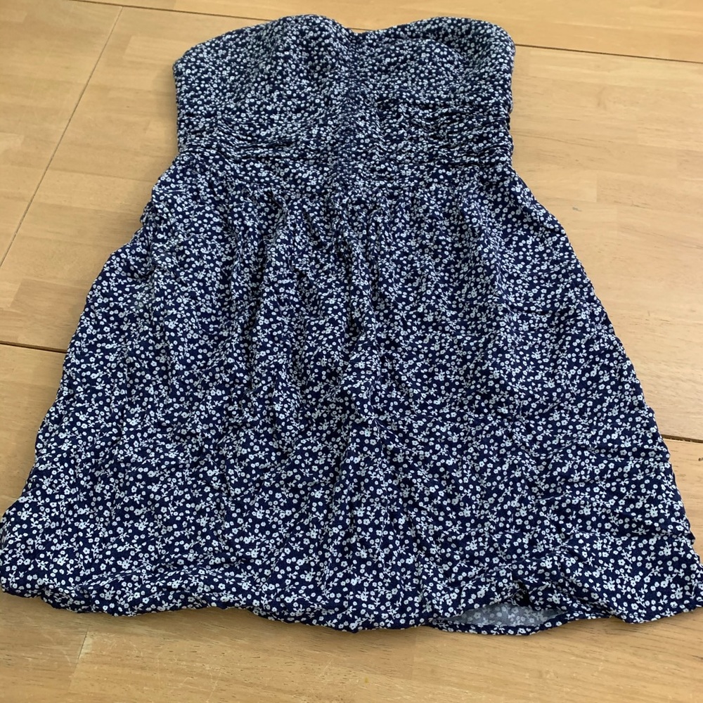 Adorable strapless dress